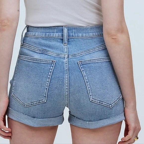 NEW! MADEWELL High-Rise Cut Off Cuffed Denim Jean Shorts. - Picture 3 of 8